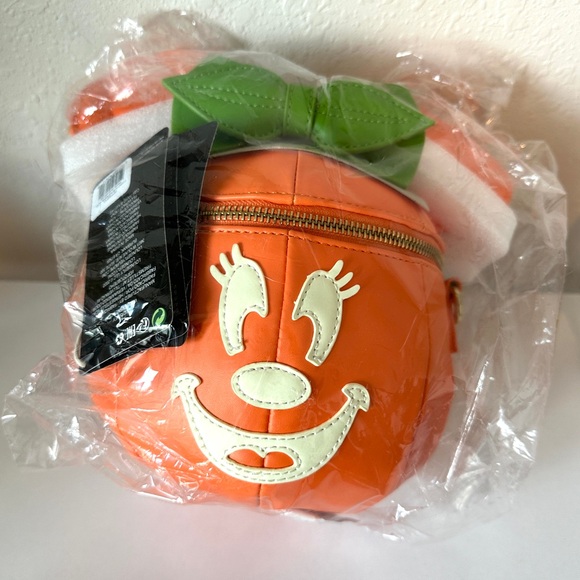 Disney Loungefly Fall Minnie Pumpkin Bag Glow in the Dark NWT - Picture 2 of 5